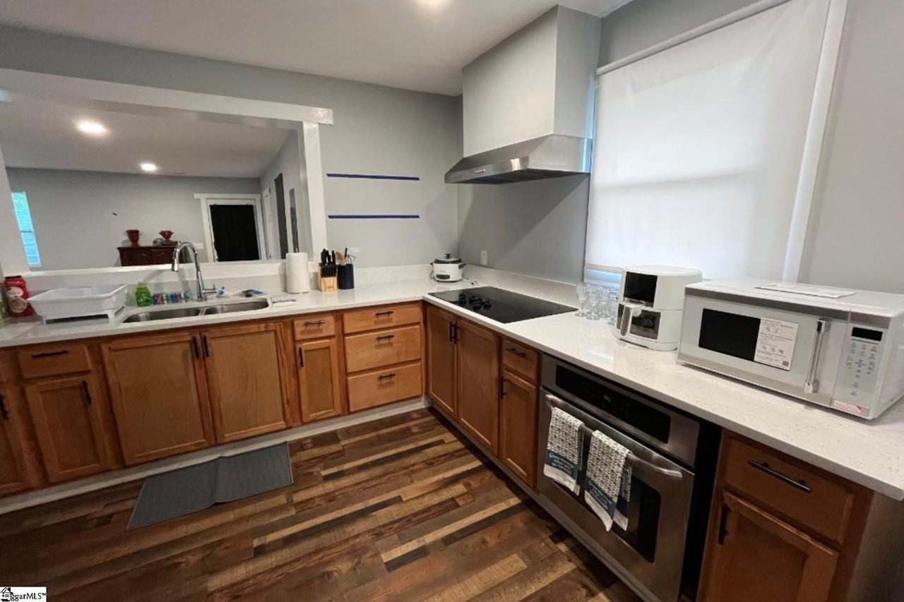 702 E Lee Rd - Photo 3 of 15