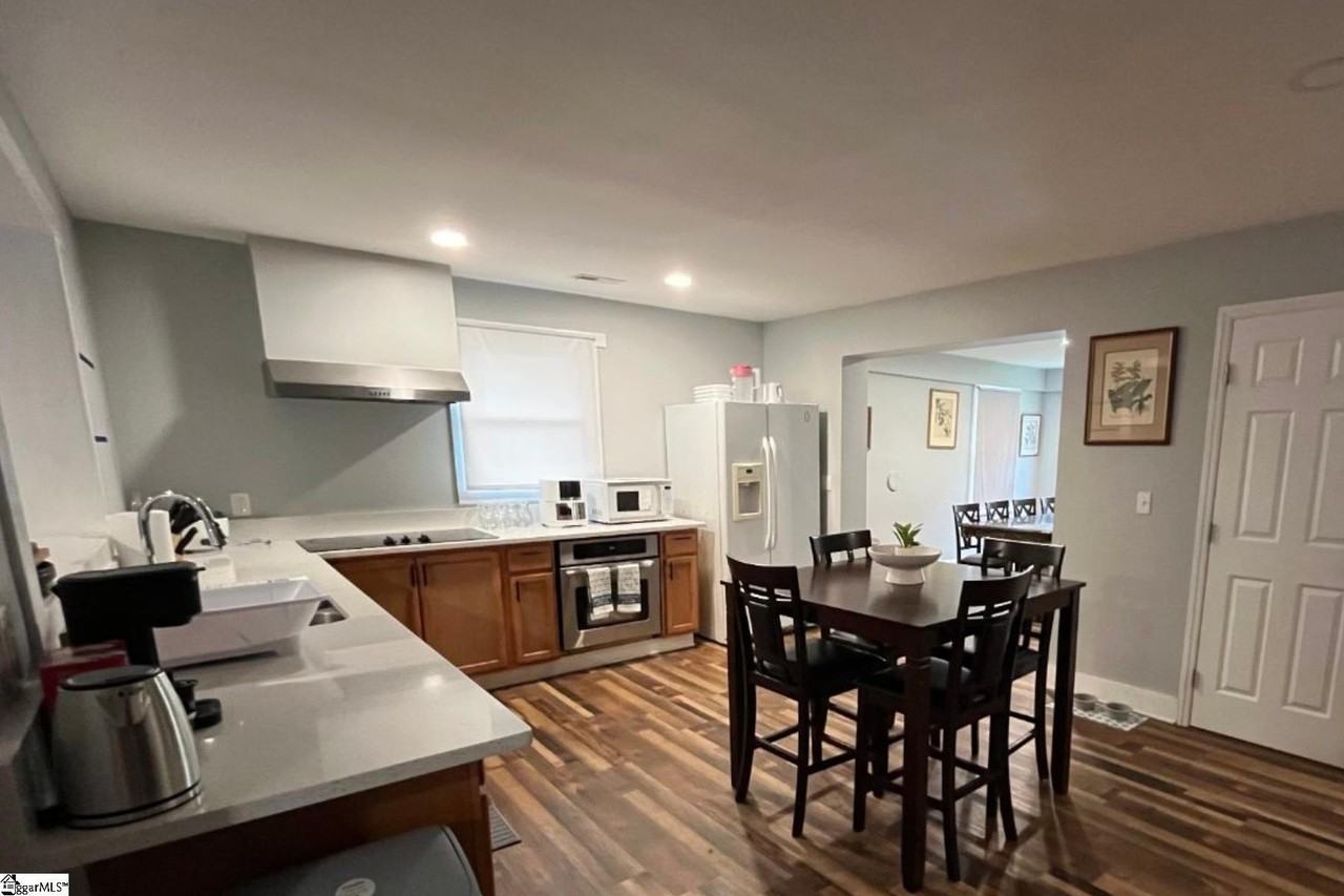 702 E Lee Rd - Photo 5 of 15