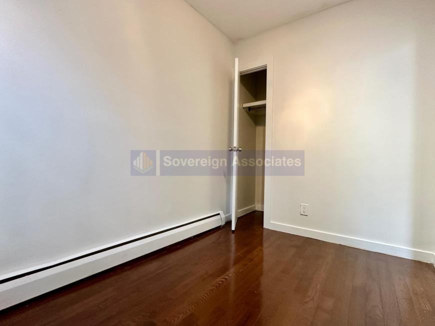 386 Manhattan Ave - Photo 4 of 9