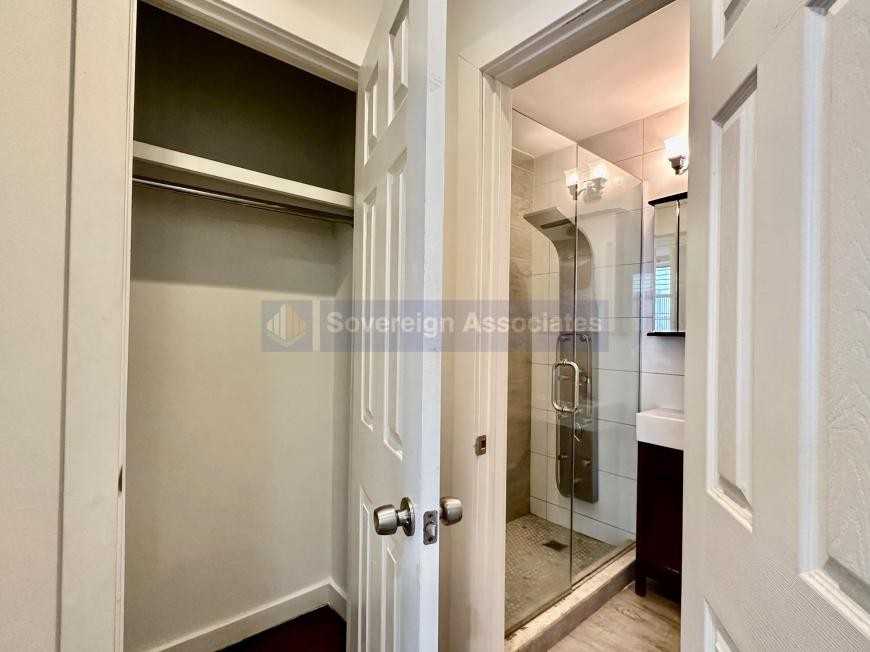 386 Manhattan Ave - Photo 6 of 9