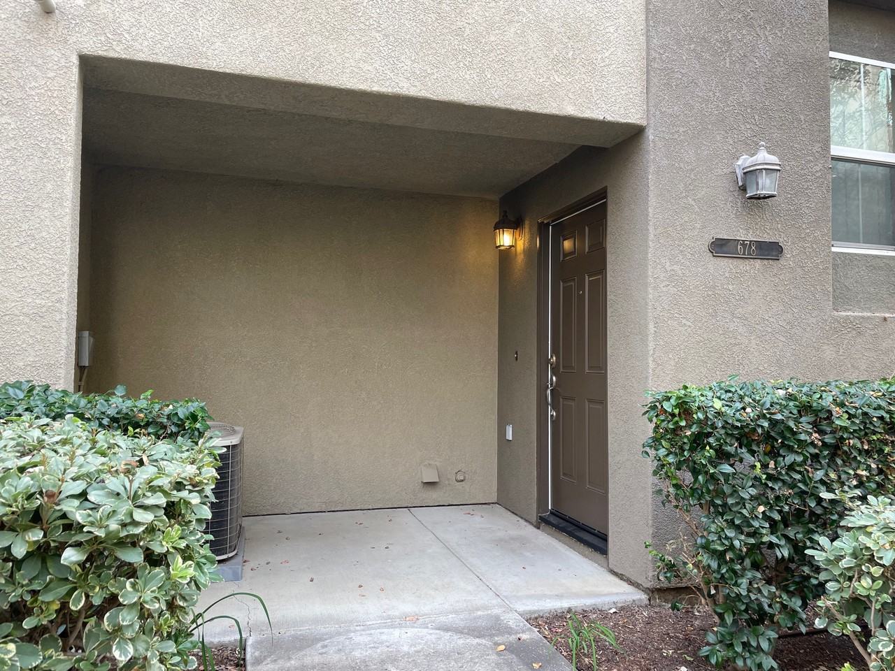 678 Kellogg St #678 - Photo 2 of 33