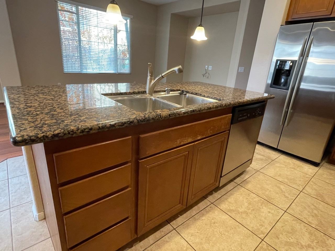 678 Kellogg St #678 - Photo 5 of 33