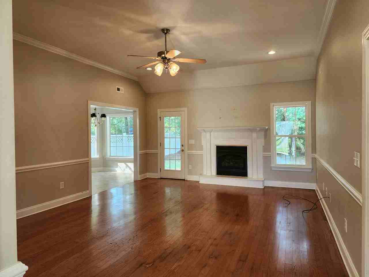 381 Rosemount Drive - Photo 4 of 21