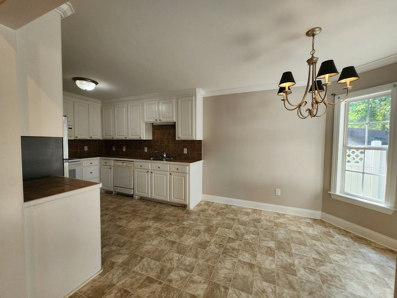 381 Rosemount Drive - Photo 5 of 21