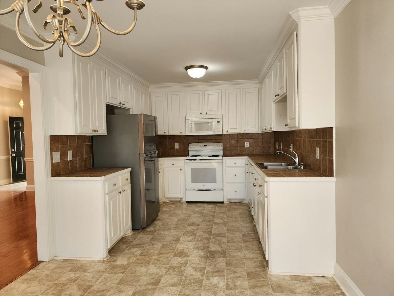 381 Rosemount Drive - Photo 6 of 21