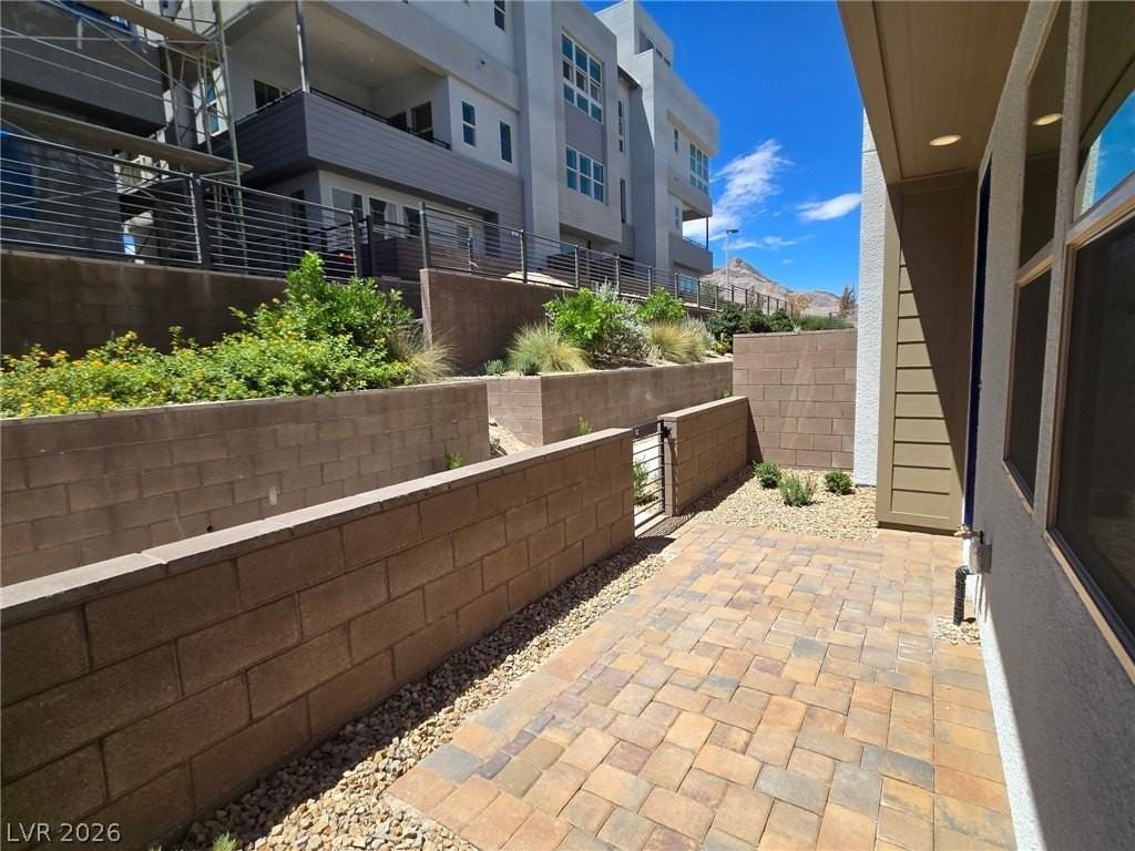 659 Fortis Creek St - Photo 4 of 40