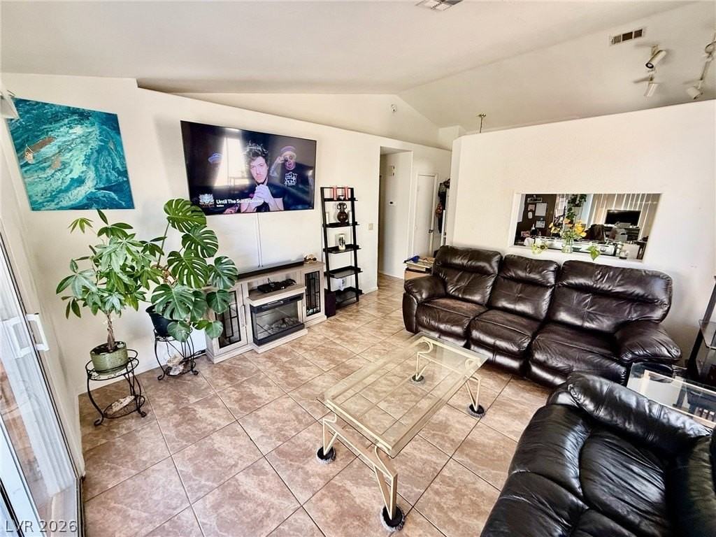 1708 Crystal Chimes Dr - Photo 4 of 19