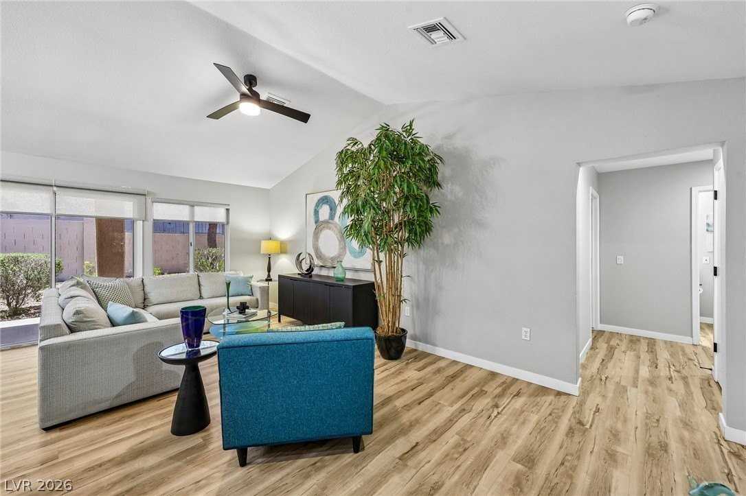 8701 Prairie Hill Dr - Photo 4 of 50