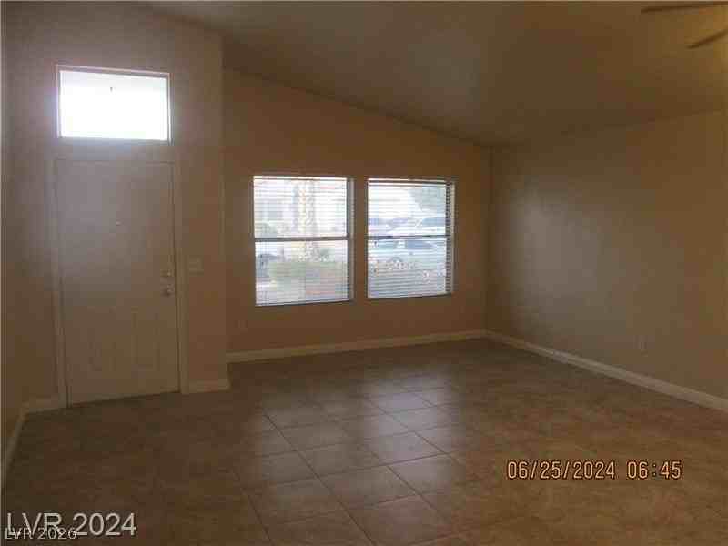 8216 Grassy Point Cir - Photo 4 of 34
