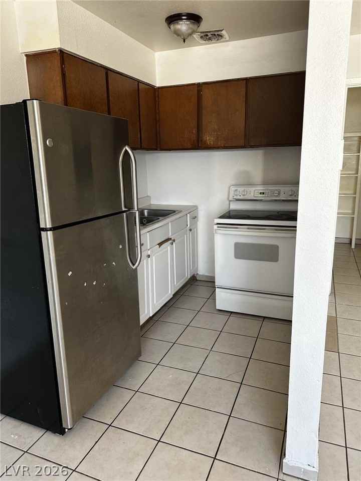 115 W New York Ave #16 - Photo 2 of 7