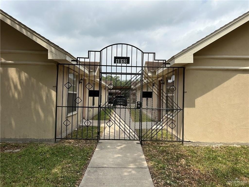 1813 Bahamas Dr - Photo 2 of 16