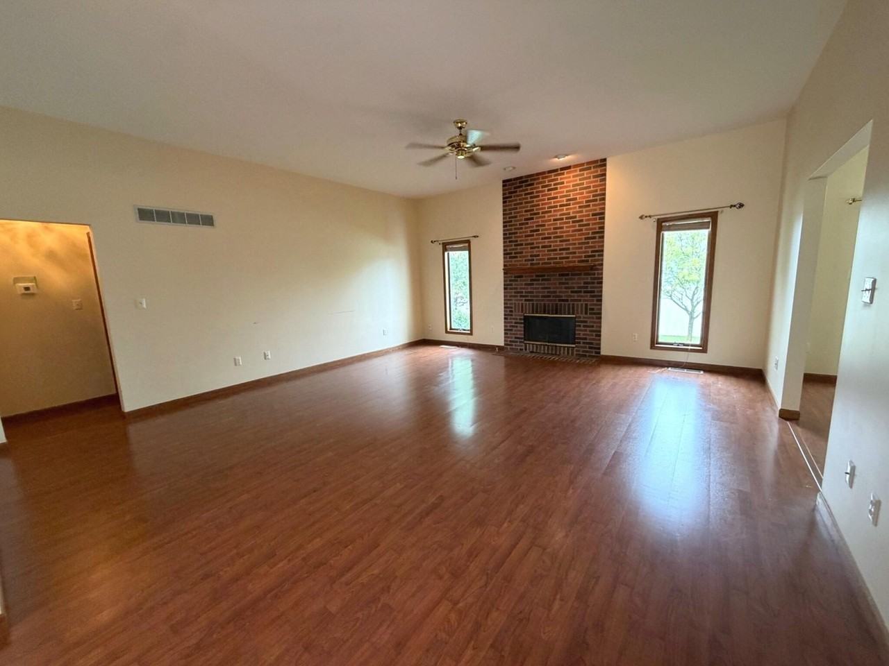1533 Churchill Dr - Photo 2 of 15