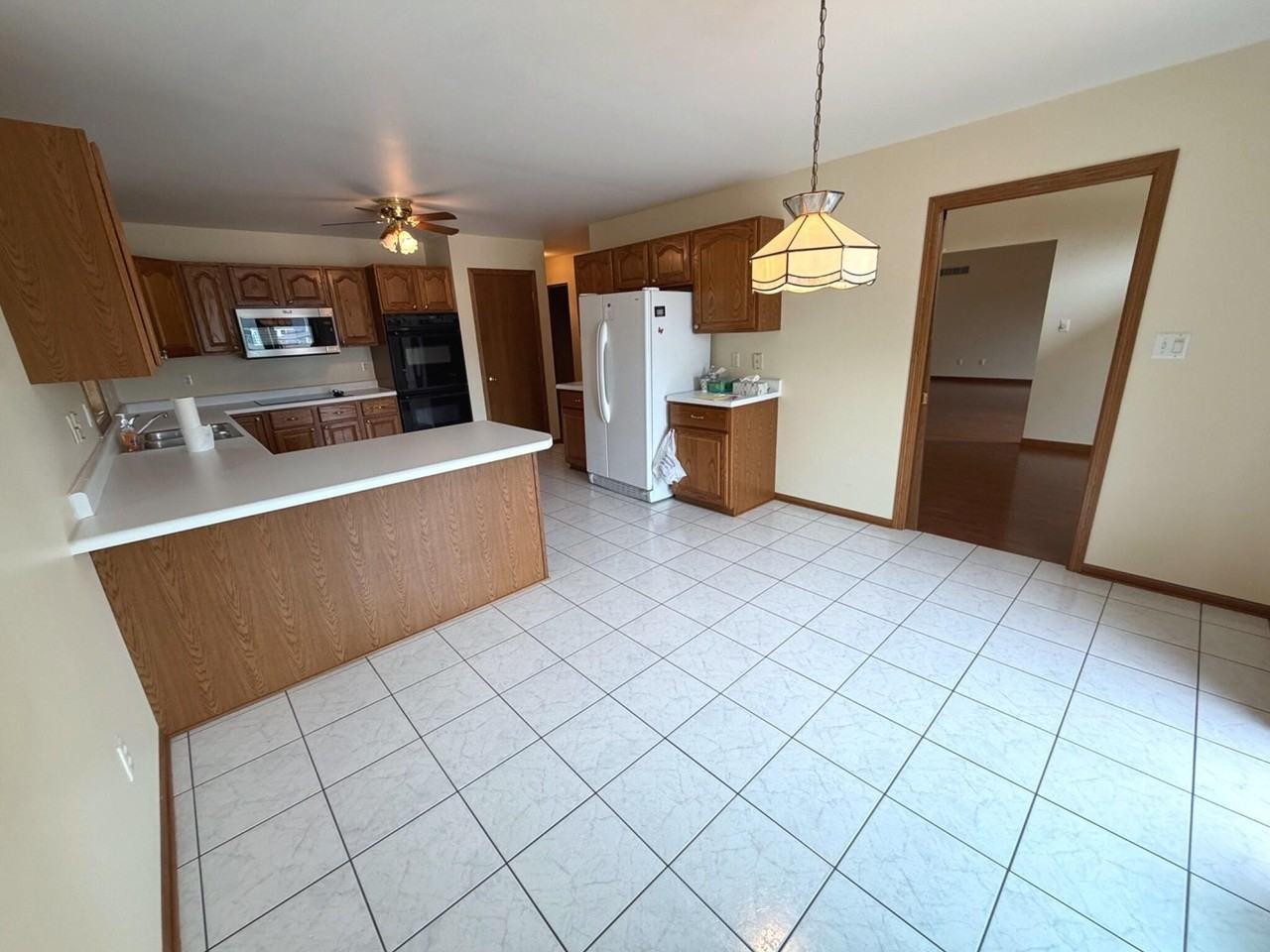 1533 Churchill Dr - Photo 3 of 15