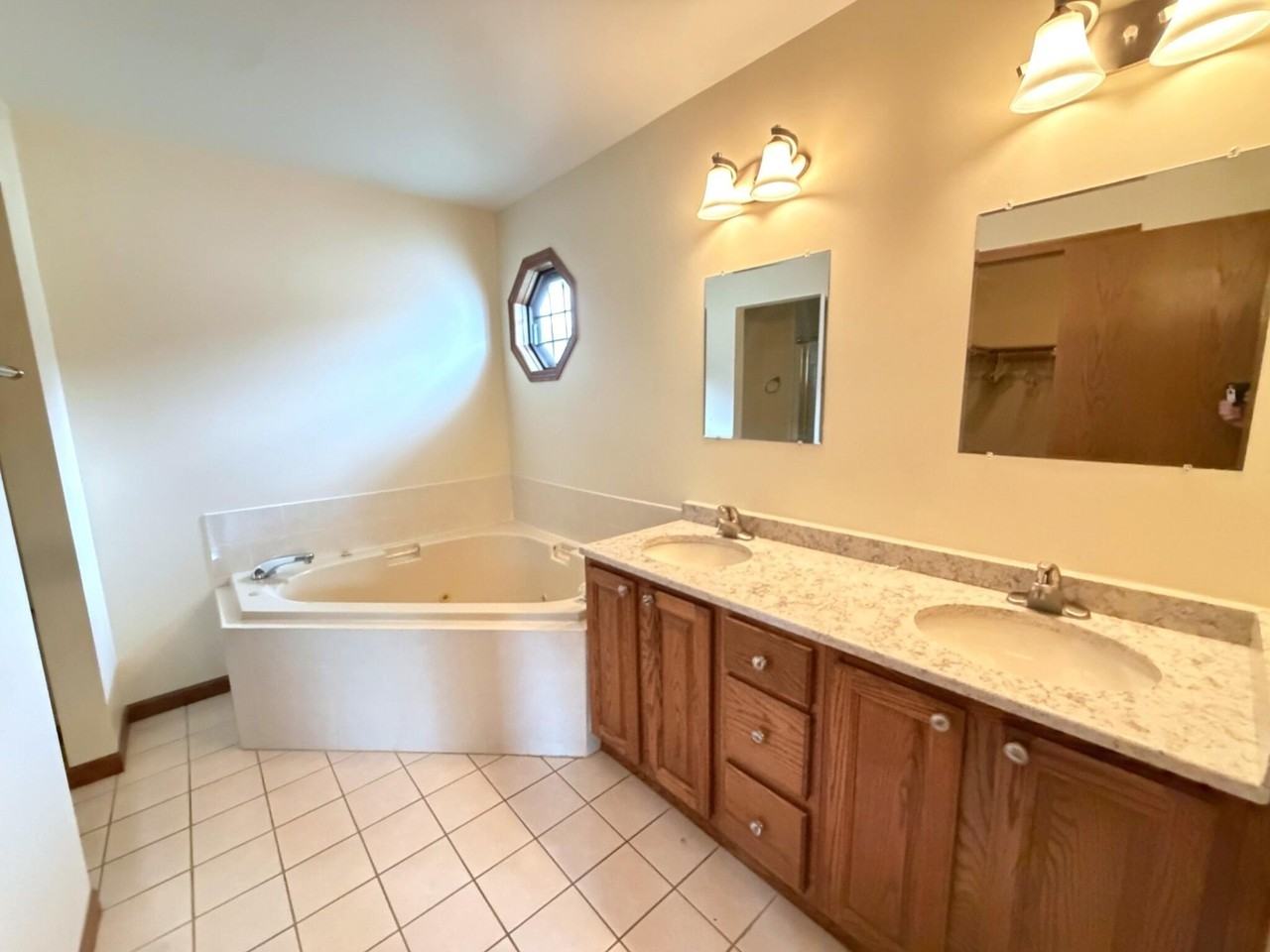 1533 Churchill Dr - Photo 6 of 15