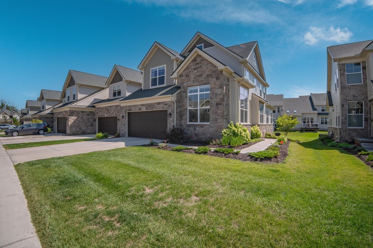 3081 N Spurway Dr - Photo 2 of 50