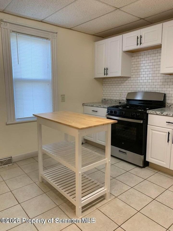 2430 Amelia Ave - Photo 3 of 16