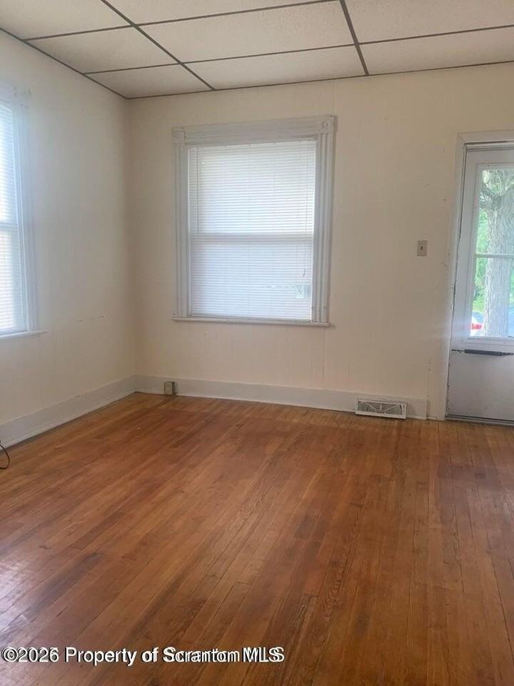 2430 Amelia Ave - Photo 5 of 16