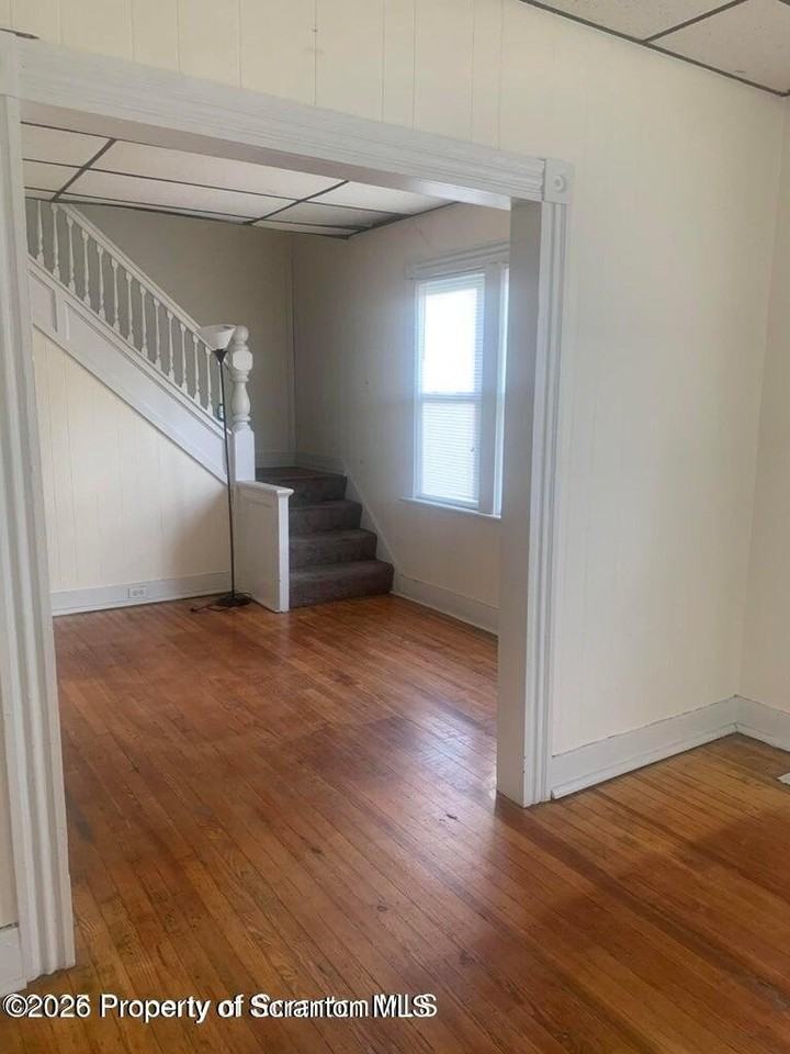 2430 Amelia Ave - Photo 6 of 16