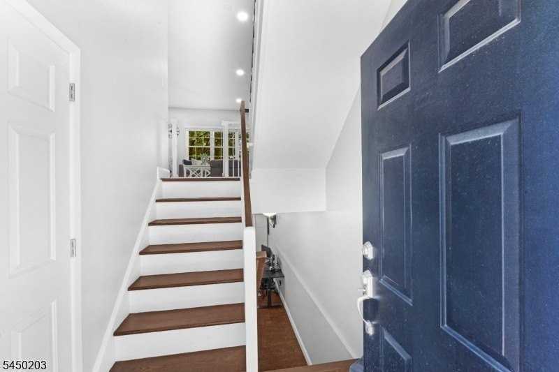 2202 Yardley Pl - Photo 2 of 18
