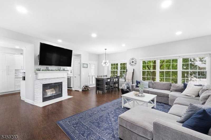 2202 Yardley Pl - Photo 4 of 18