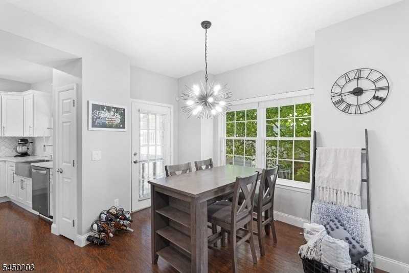 2202 Yardley Pl - Photo 6 of 18