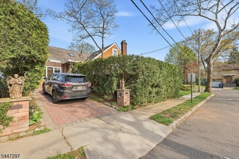 409 Tryon Ave - Photo 3 of 33