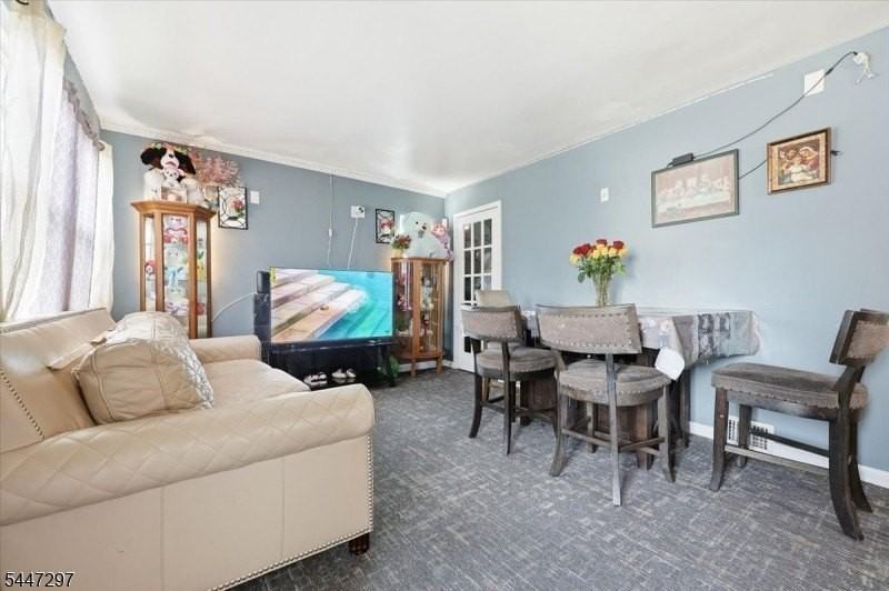 409 Tryon Ave - Photo 4 of 33