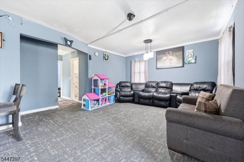 409 Tryon Ave - Photo 5 of 33