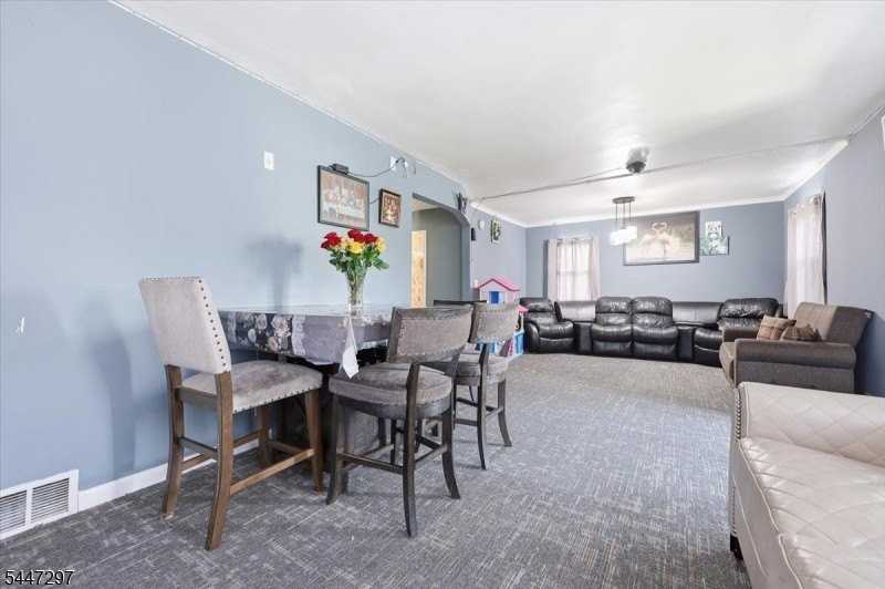 409 Tryon Ave - Photo 7 of 33