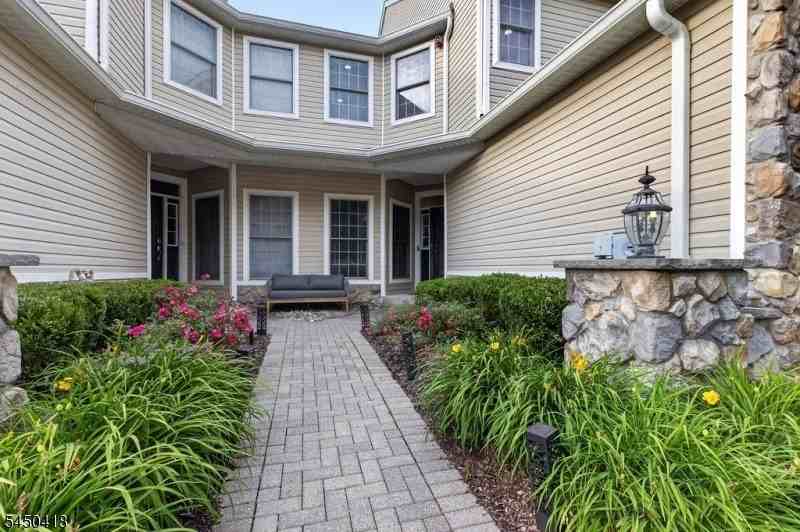 90 Winged Foot Dr - Photo 3 of 36