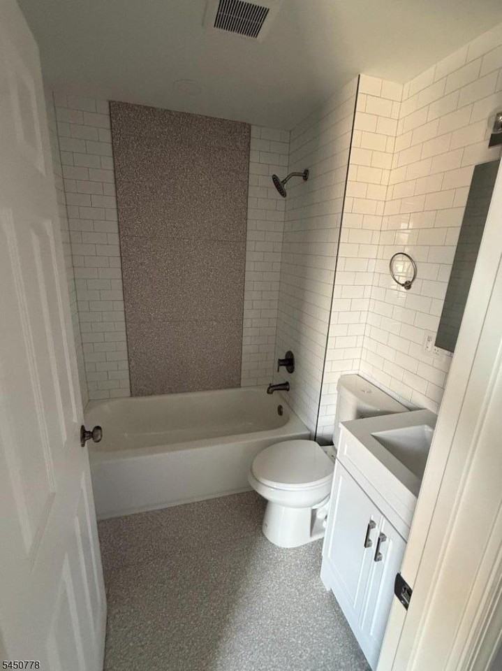 812 Bayway Ave #2B - Photo 2 of 6