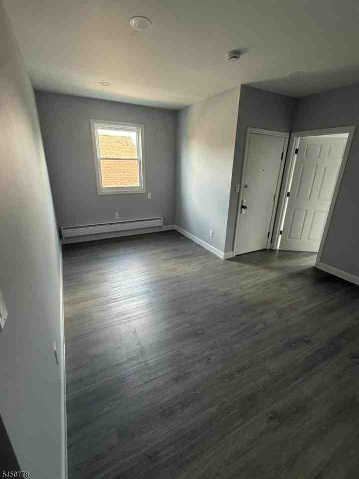 812 Bayway Ave #2B - Photo 3 of 6