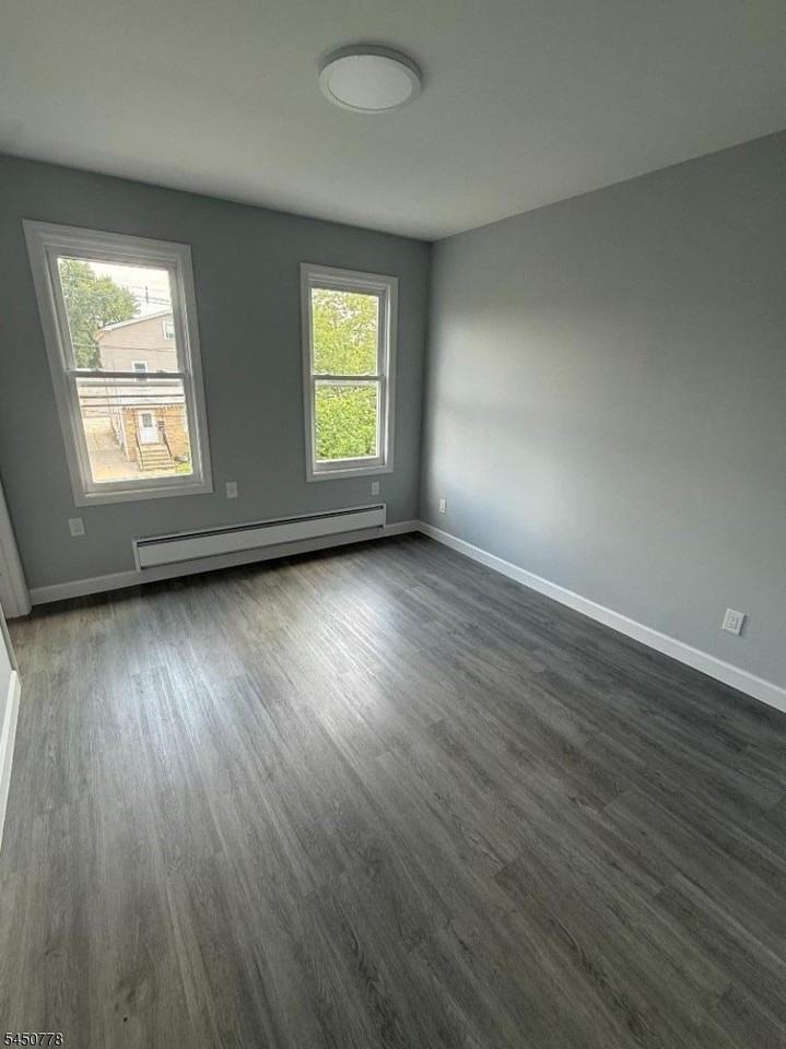 812 Bayway Ave #2B - Photo 5 of 6