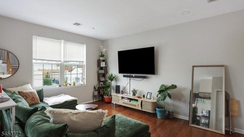 1209 Summit Ave #405 - Photo 5 of 15