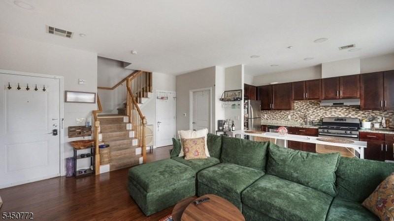 1209 Summit Ave #405 - Photo 7 of 15