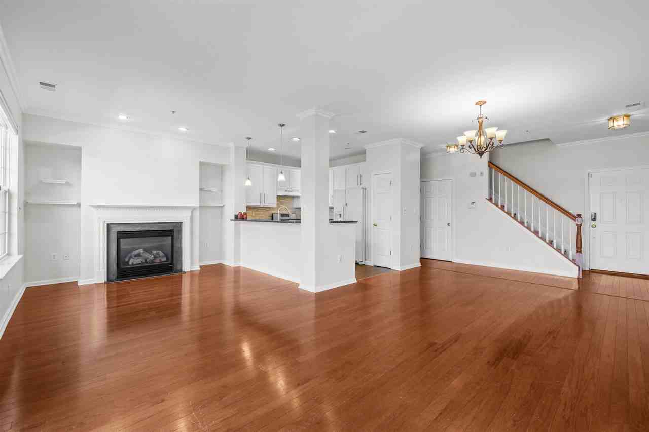 92 Lyon Ct - Photo 4 of 24