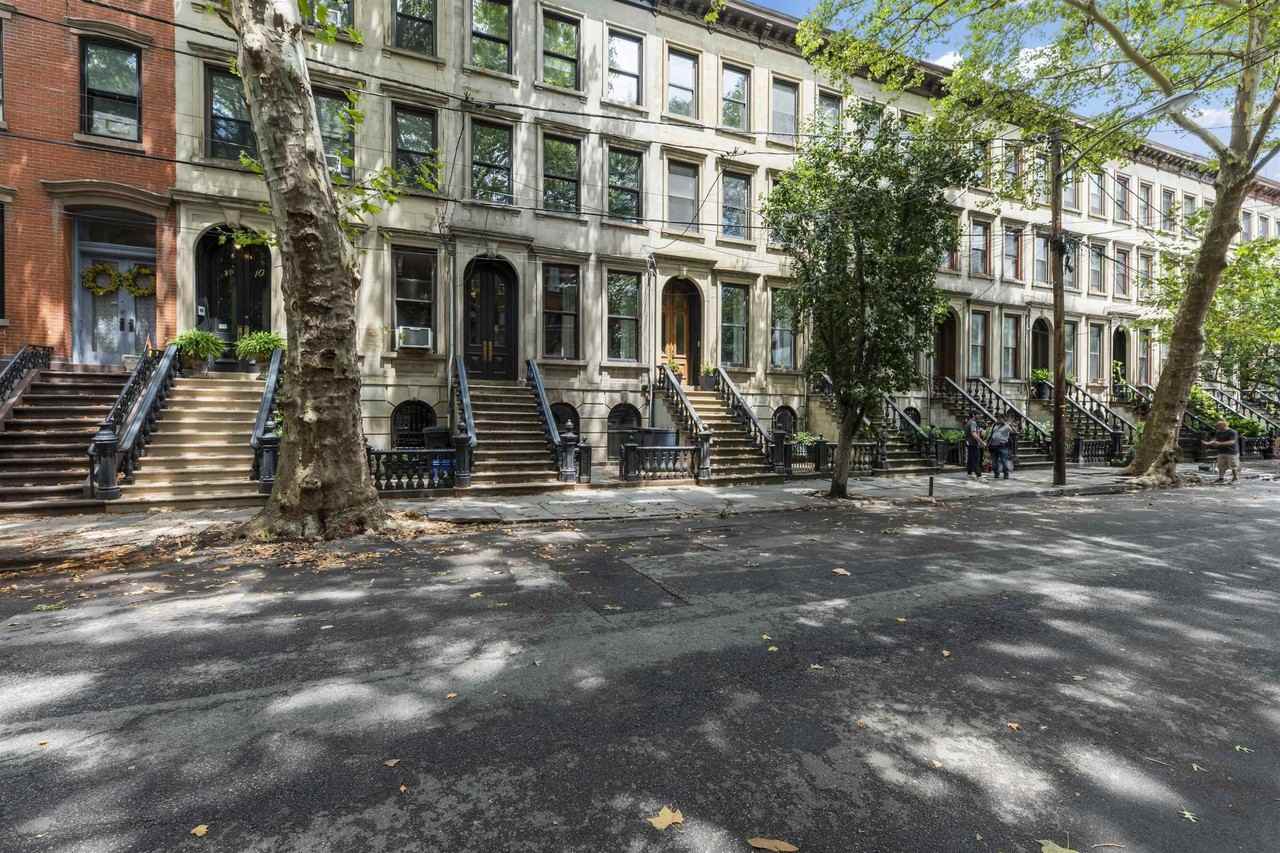 8 Paulmier Pl - Photo 3 of 35