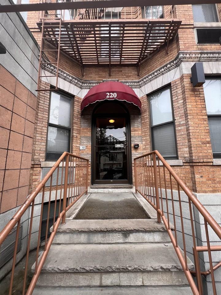 222 48th St #2A