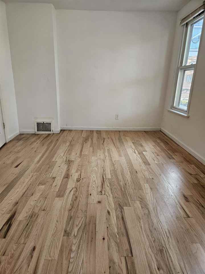 85 Oakland Ave #1 - Photo 4 of 21
