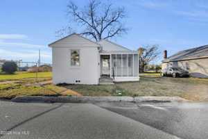 featured image of 211 Lawson St