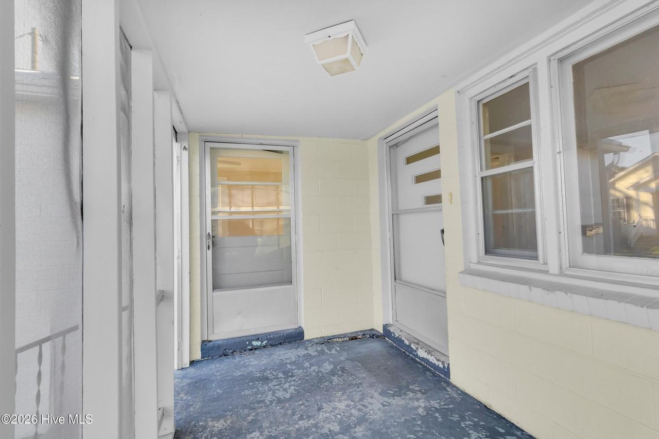 211 Lawson St - Photo 2 of 27