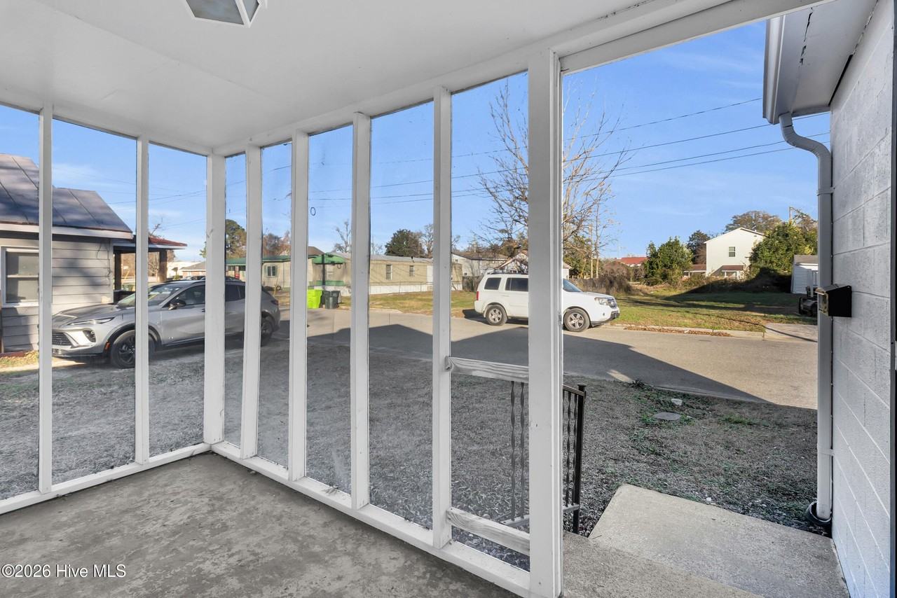 211 Lawson St - Photo 3 of 27