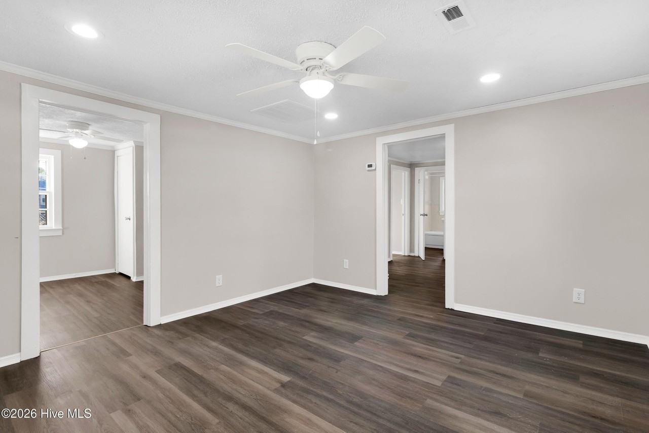 211 Lawson St - Photo 4 of 27