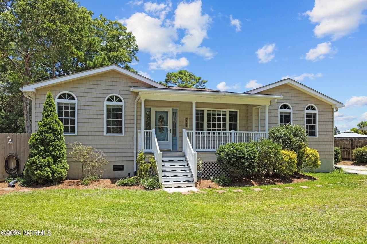 221 Salty Shores Rd - Photo 2 of 50