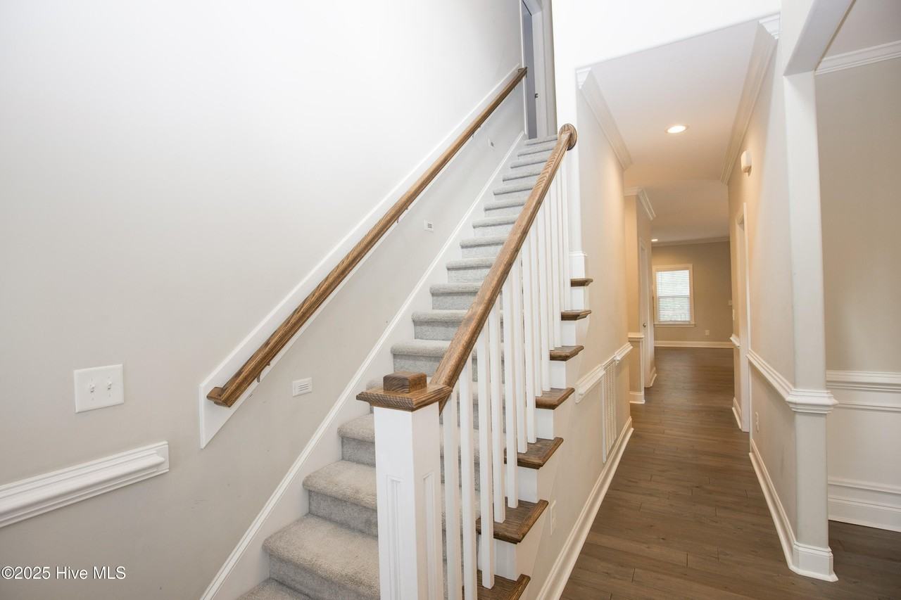 25 Forrest Dr - Photo 6 of 50