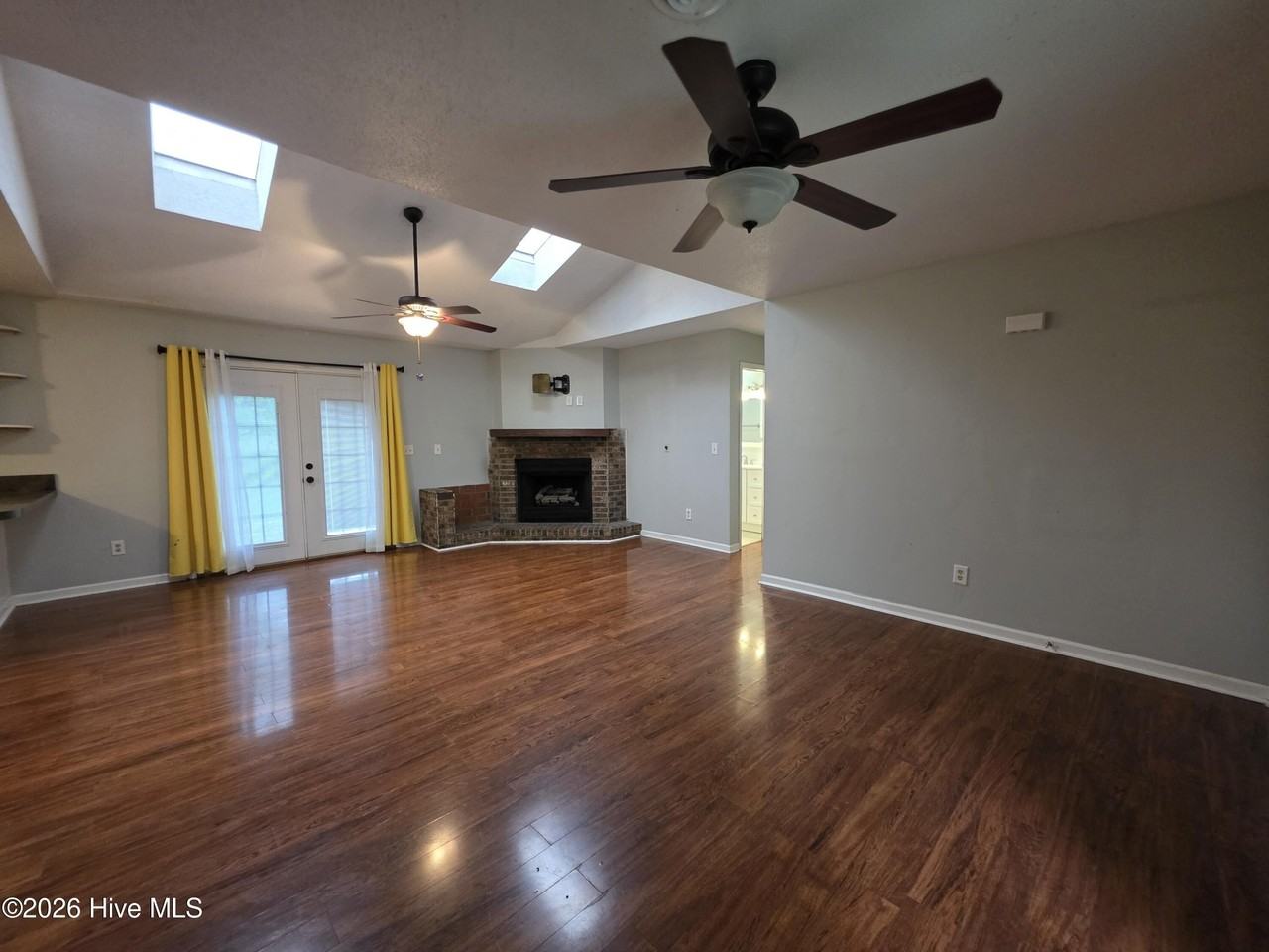 109 Glencroft Rd - Photo 3 of 19