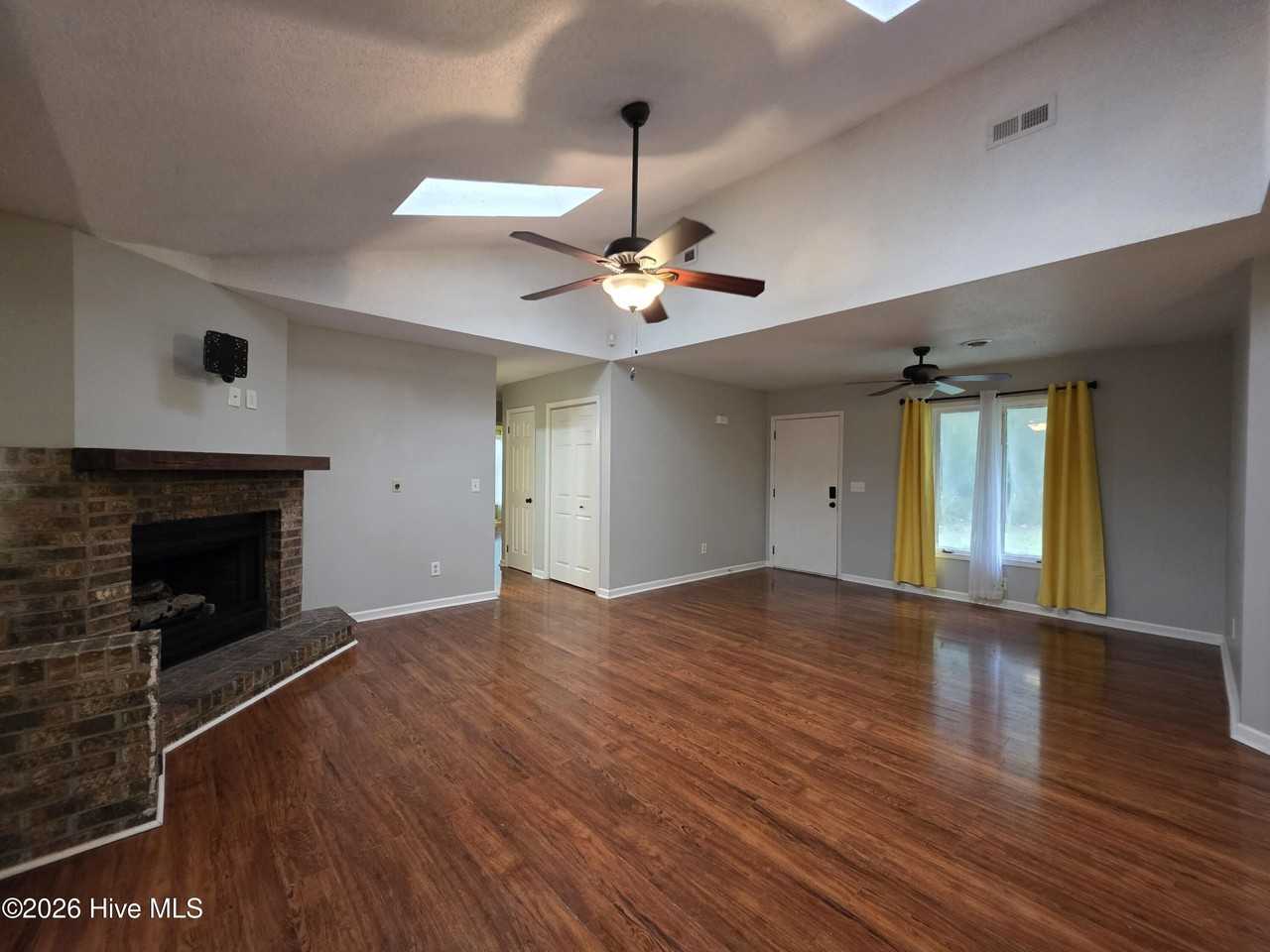109 Glencroft Rd - Photo 4 of 19