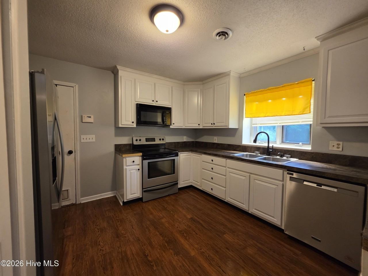 109 Glencroft Rd - Photo 5 of 19
