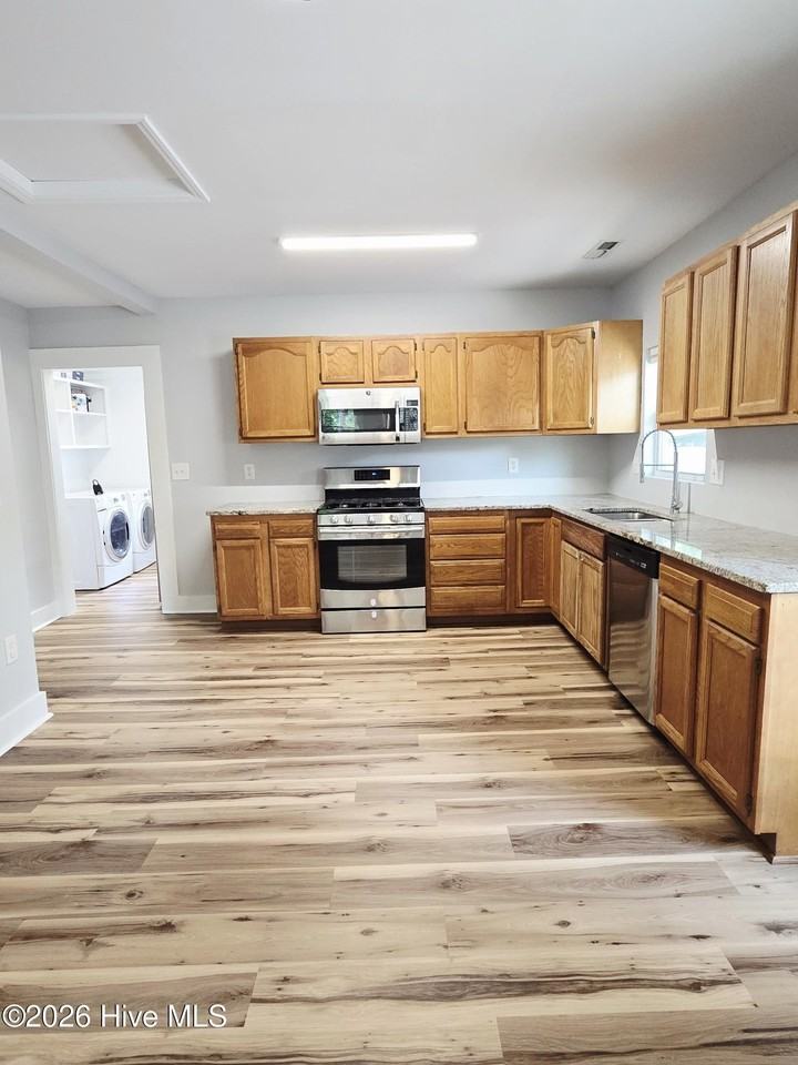 107 Myrtle Ave - Photo 5 of 11