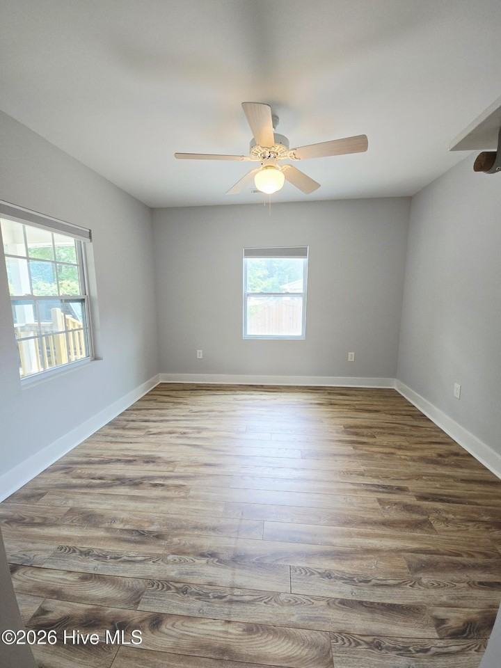 107 Myrtle Ave - Photo 6 of 11
